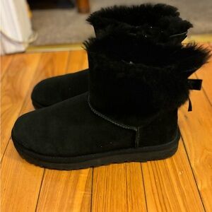 Ugg boots with bow in the back